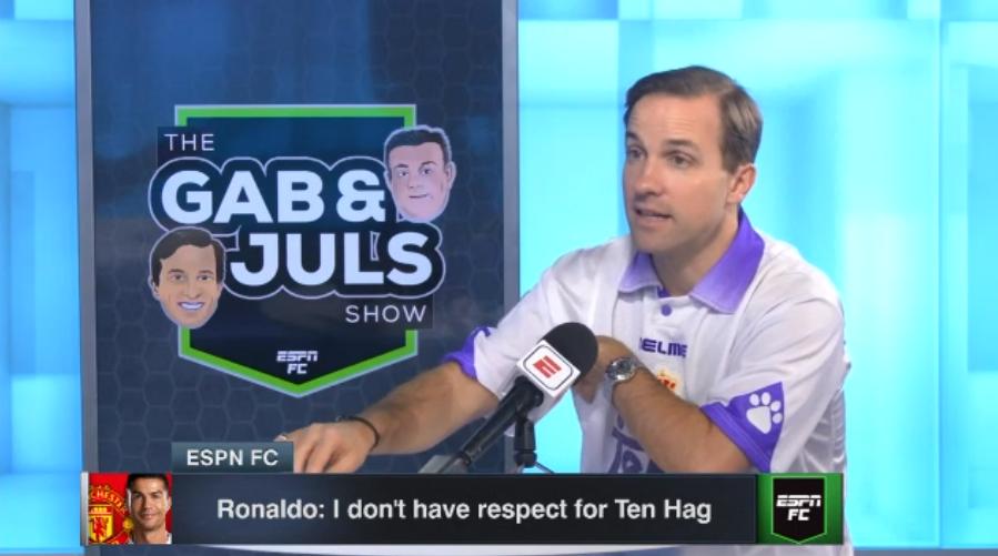 坎塞洛和c罗在替补席上待命,c罗训话坎塞洛