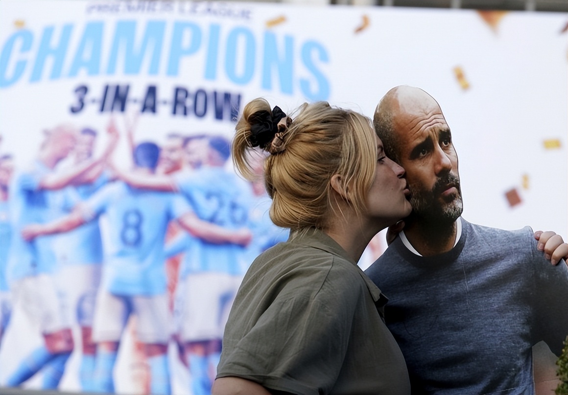 曼城是第二支英超三冠王吗,曼城三连冠是哪一年的冠军