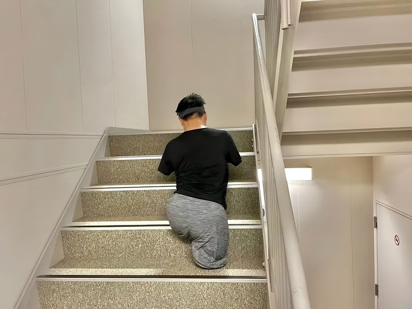 日本天生无手无腿的作家,日本一位无四肢的人