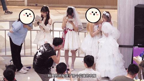 月薪不过万的北京打工人，周末偷偷做「偶像」赚钱