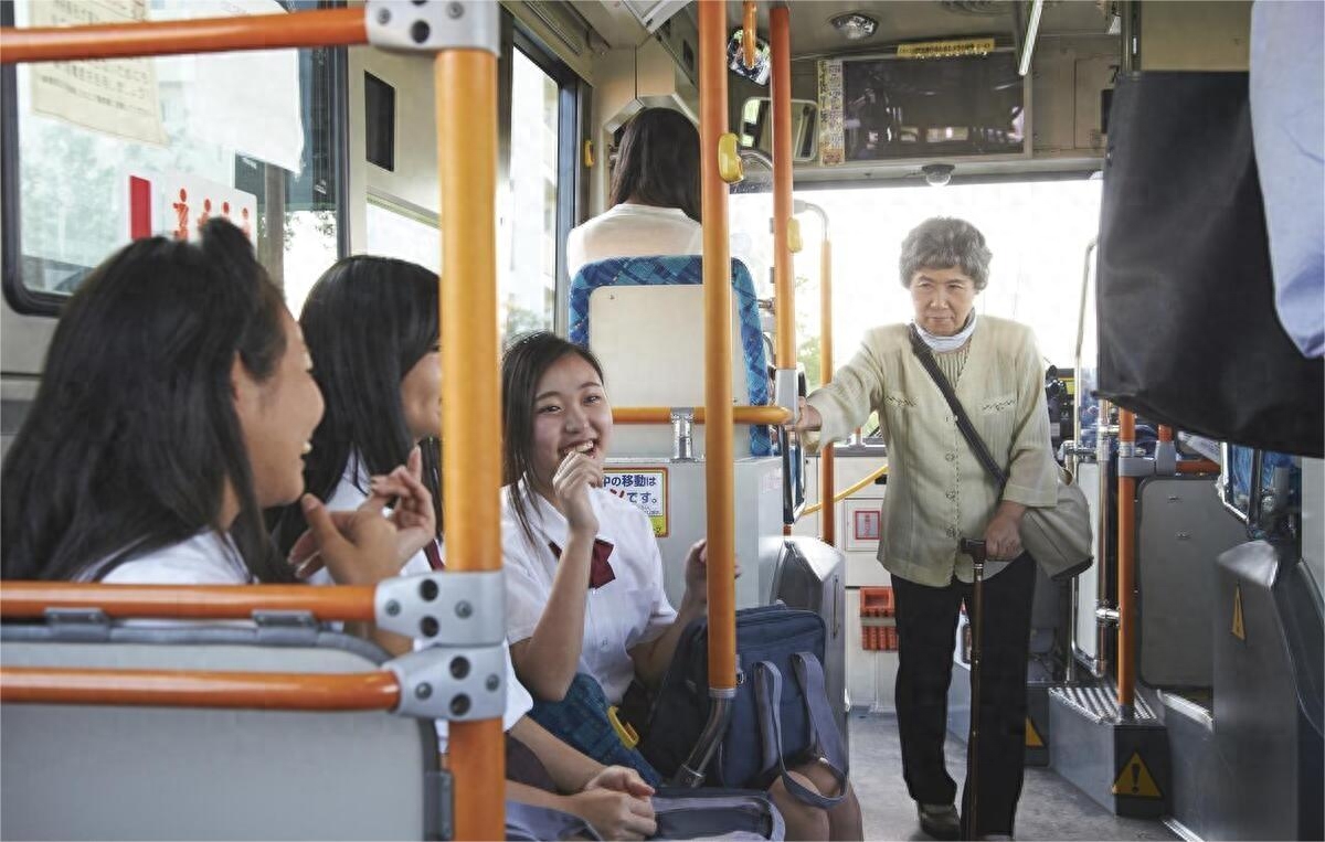 儿子死亡补偿金全被儿媳拿走,儿子死了赔的钱被儿媳带走了