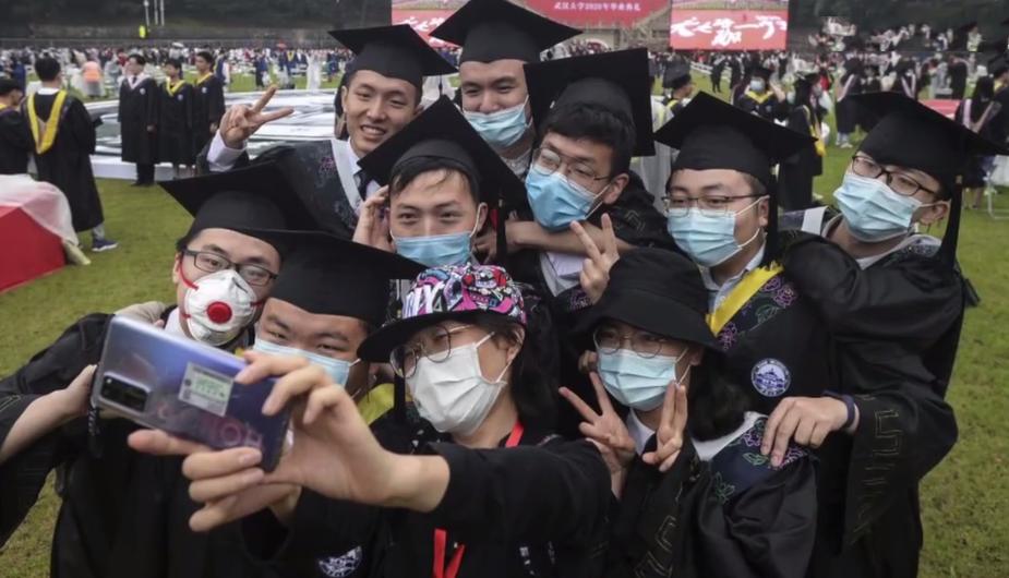 95后寿衣模特女孩,95后寿衣模特采访视频