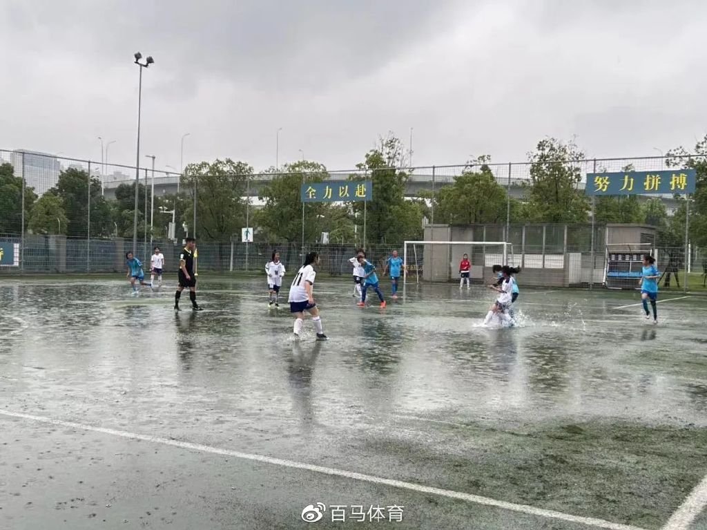 大雨浇不灭热情,大雨浇不灭的热情作文素材