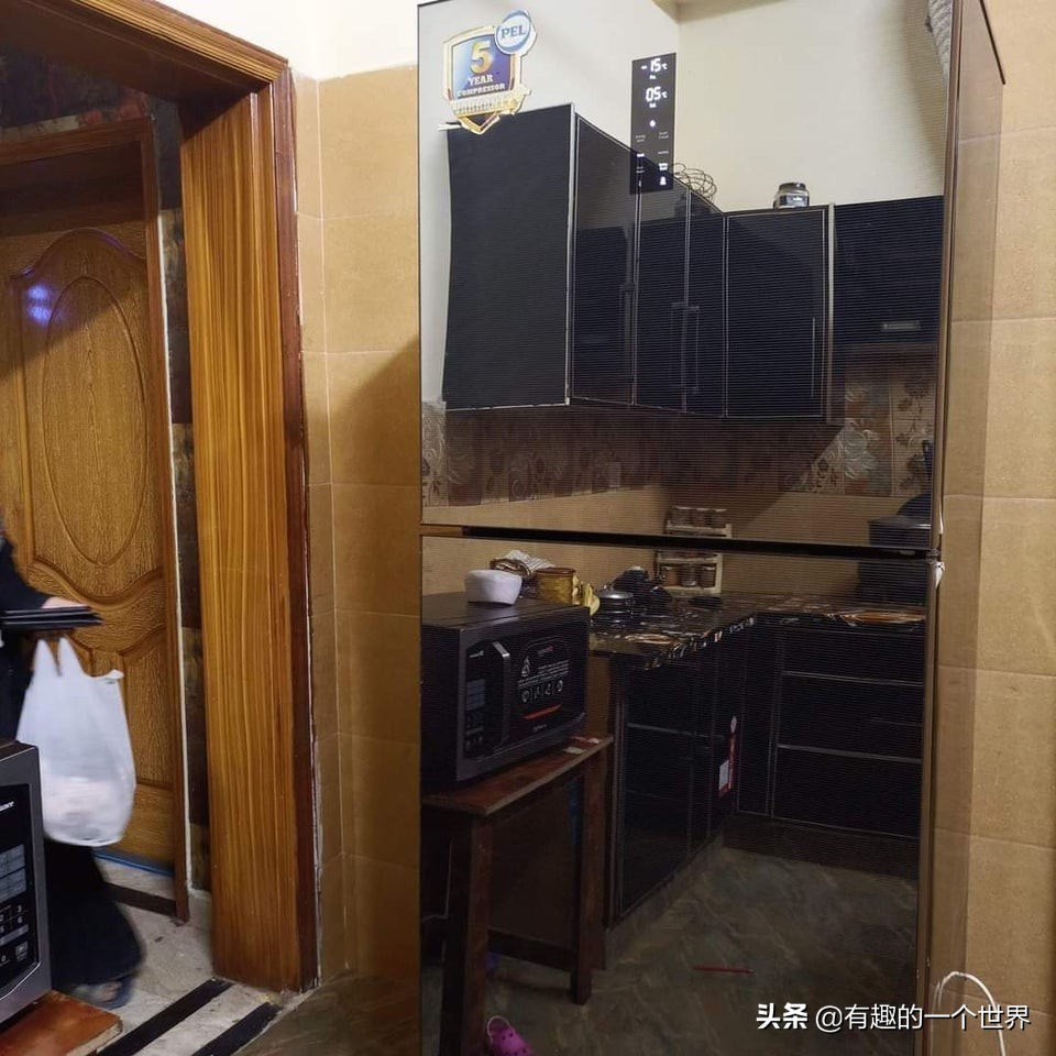 偶然记录的33个瞬间，初看很困惑，看懂后又觉得很妙