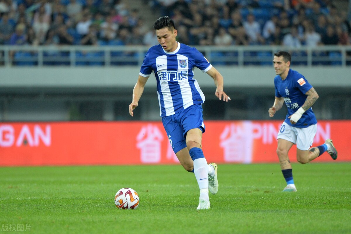 天津津门虎球员穿什么球鞋，于根伟又穿过哪些球鞋呢，看我来盘点