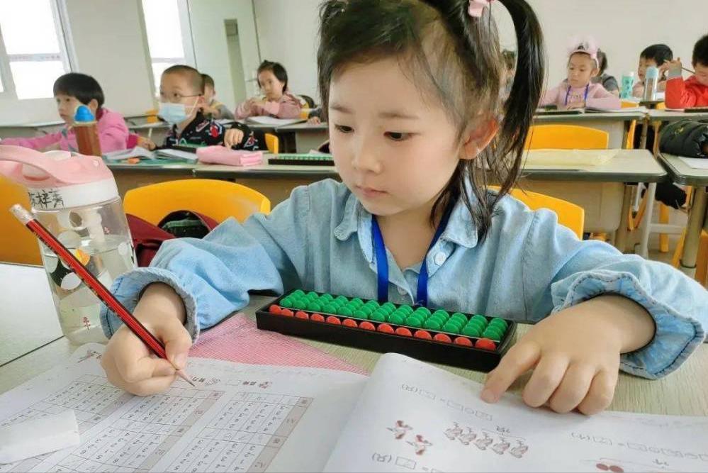 六岁女童被特招成军官,六岁女孩被破格招入部队