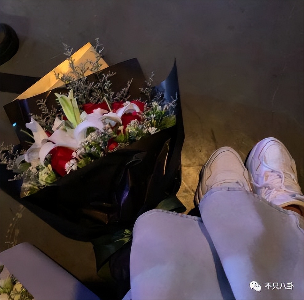 秦牛正威订婚哪个明星参加了婚礼,秦牛正威订婚视频高清