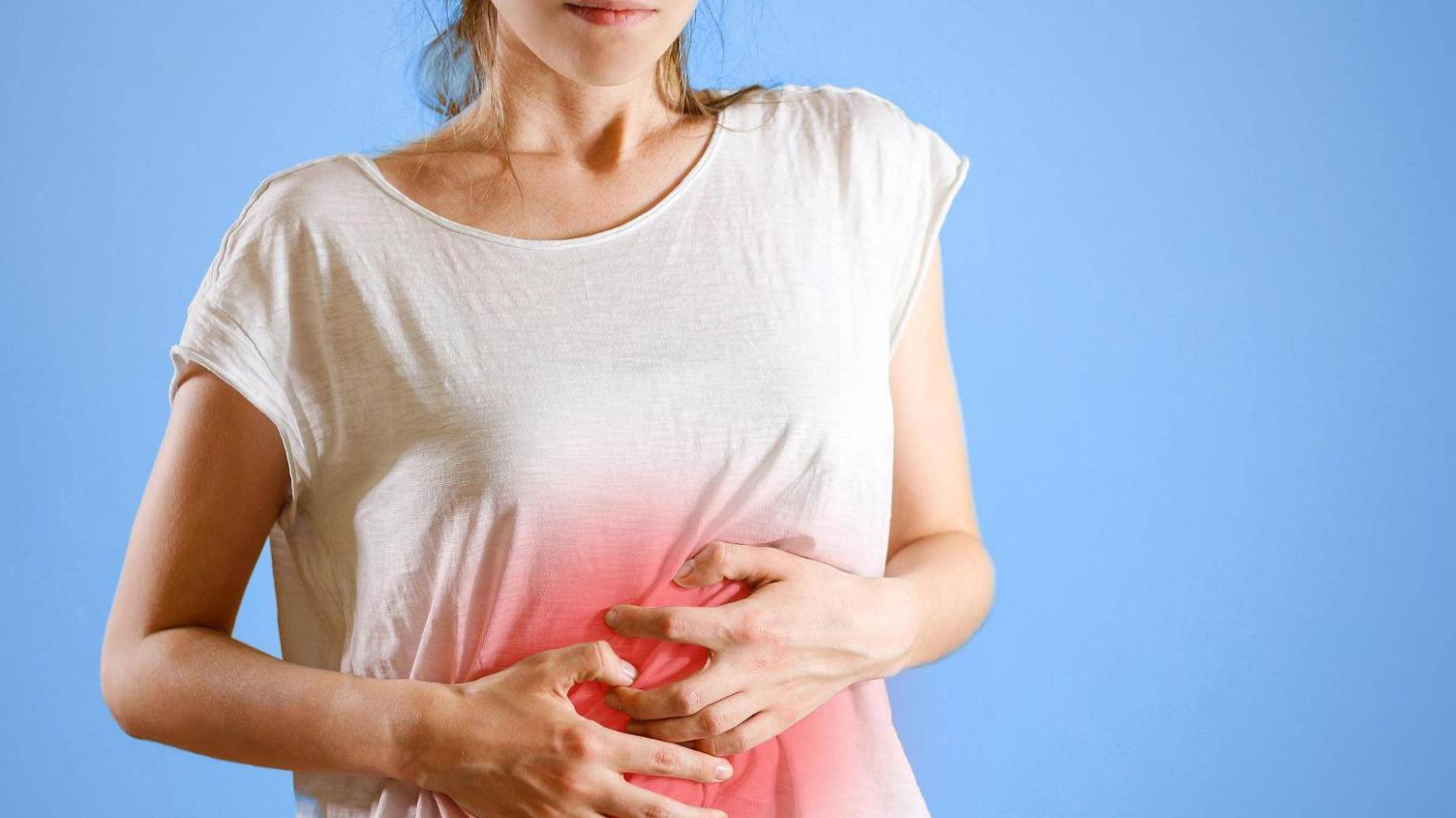 女孩总是习惯性夹腿,这是怎么回事?对身体有多大影响?涨知识了