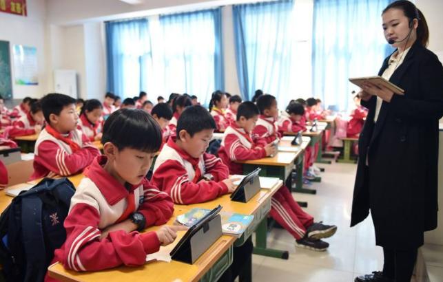 三年级小学生姓“房”，全名有些尴尬，老师课上不敢直呼其大名