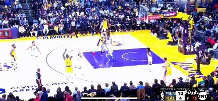 众人评价詹姆斯关键绝平2分,詹姆斯绝平三分踩线引争议