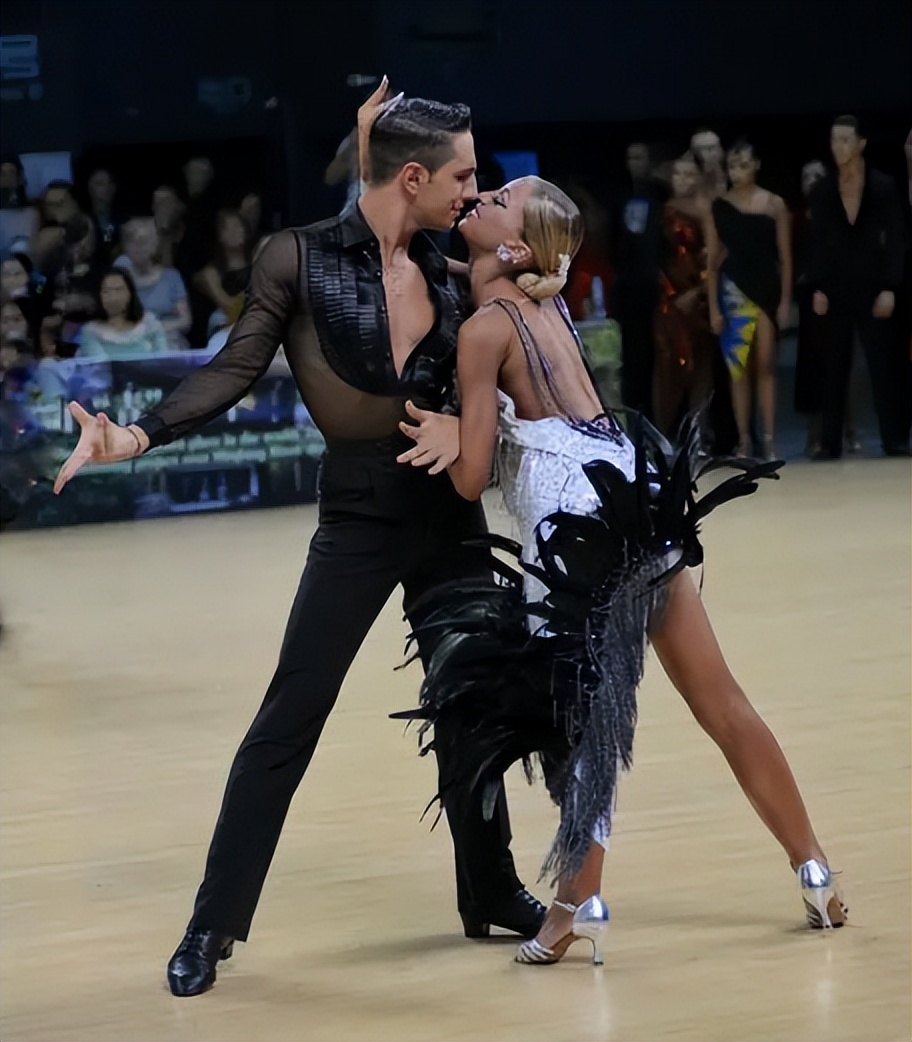 拉丁舞热情与优雅的结合,拉丁舞热情与优雅的完美结合