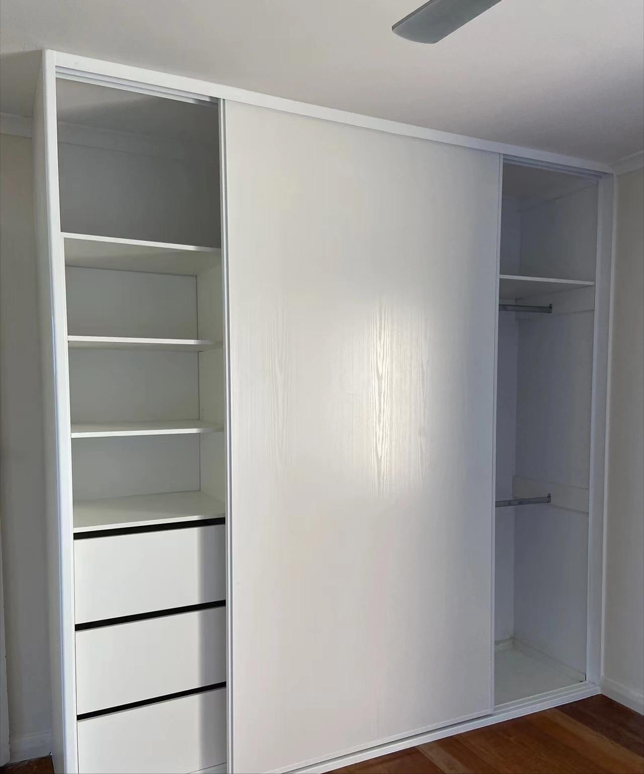 卧室太小家具冲突,衣柜门被挡如何解决?6种方案完美化解尴尬