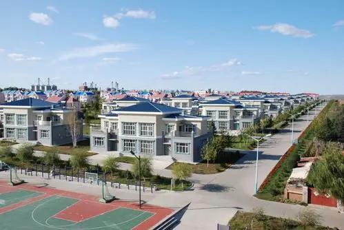 家庭年收入30万在青岛算什么水平,一家人年收入30万是很穷吗