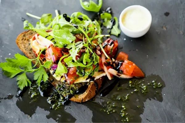 适合厨房养的绿植有哪些,厨房灶台放什么绿植