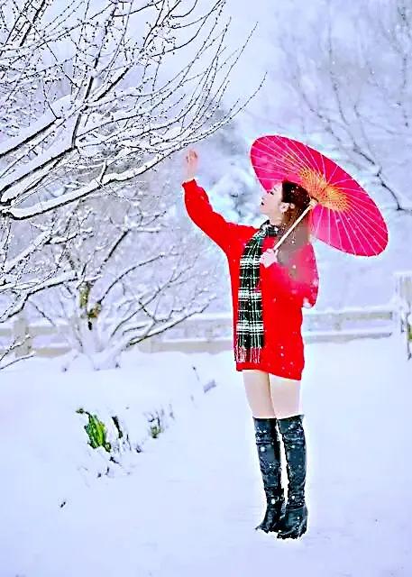 万里春咏雪原创诗词,咏雪的诗词5首