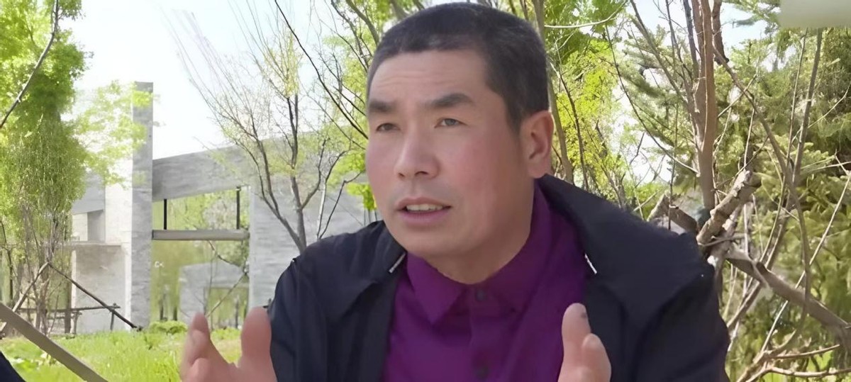 48岁大姐风韵犹存，大爷怼天怼地，最后在大姐调教下，竟成舔狗