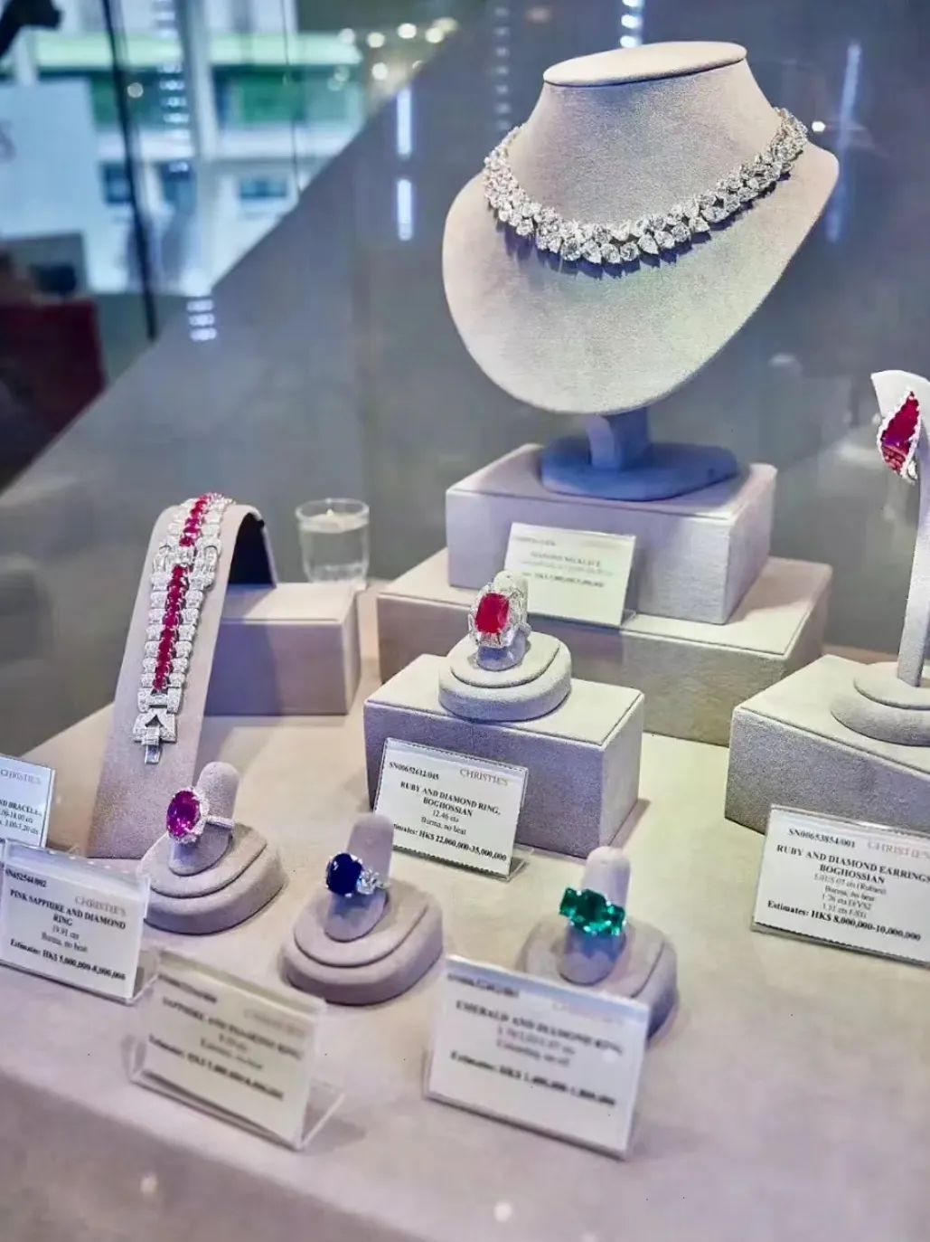 关之琳红宝石戒指,关之琳拍卖红宝石成交价