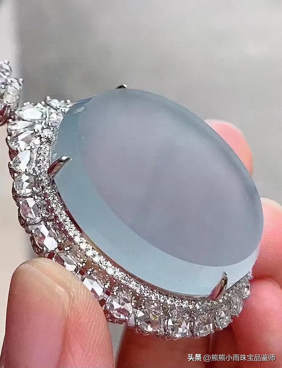 缅甸玉和云南翡翠有什么区别,为什么缅甸翡翠玉那么便宜