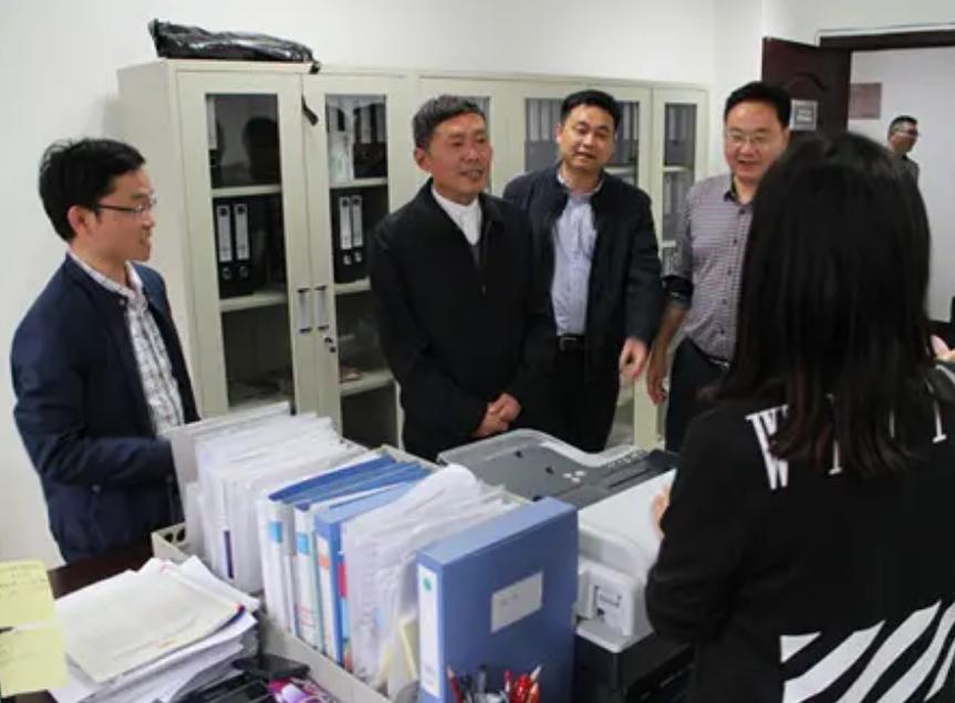 戏精贪官：为当清官让母亲去捡垃圾，还让下属假扮“黄羊”