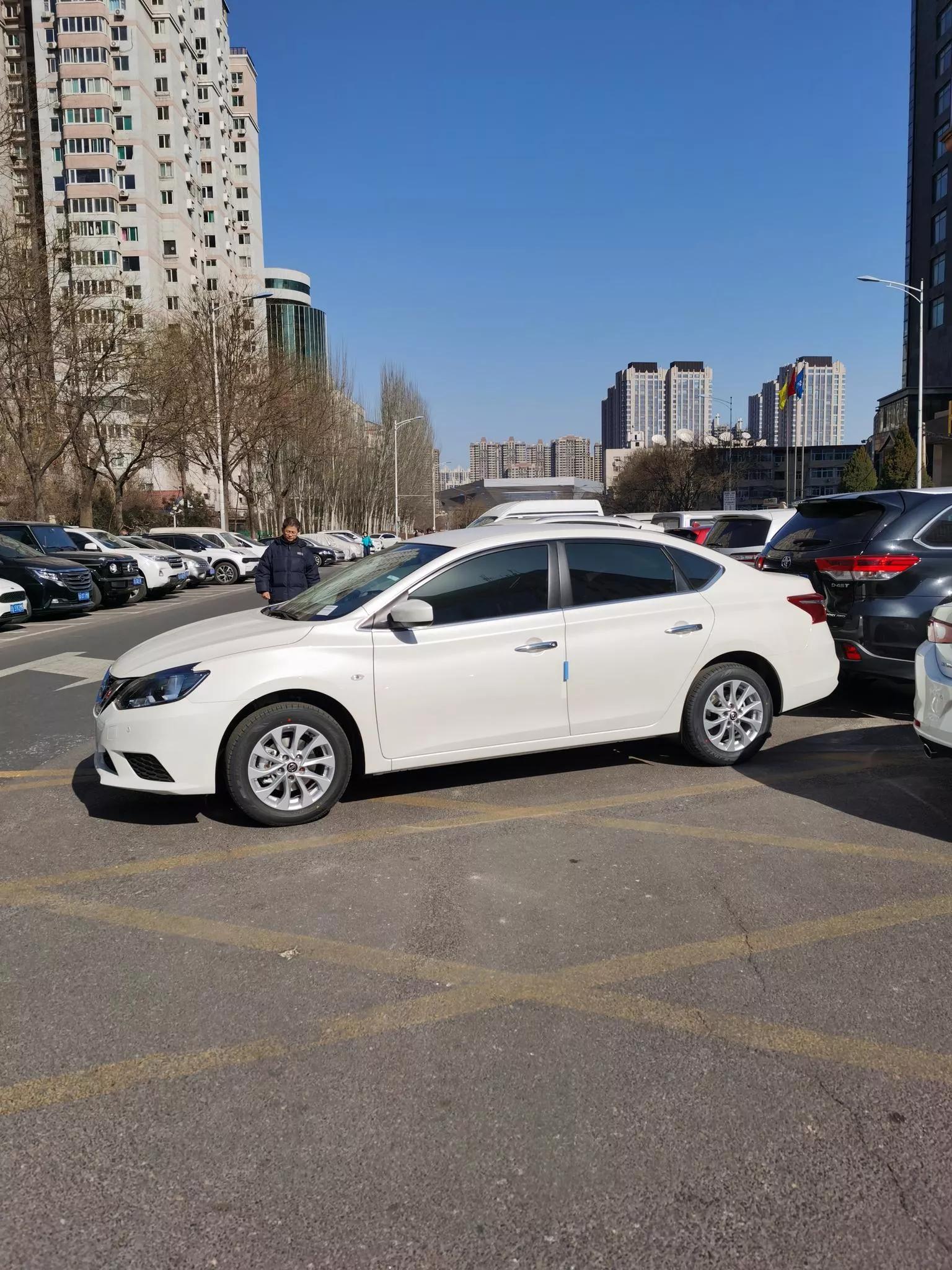 2022款经典轩逸豪华版买车送什么,轩逸2022款推荐哪个版本