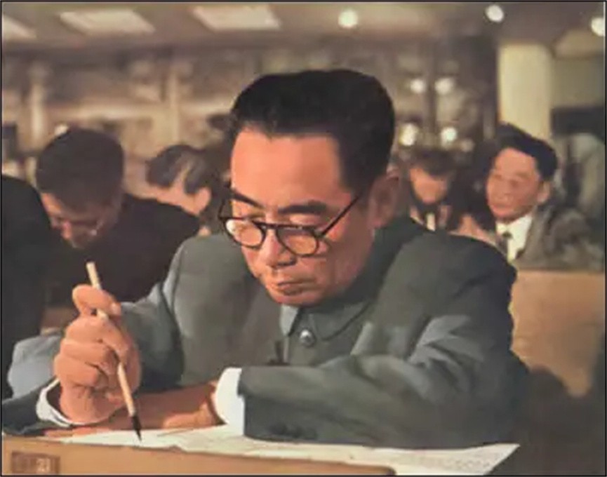 1955年，*世友许**不满军衔找总理发牢骚，总理沉默片刻说出两个名字