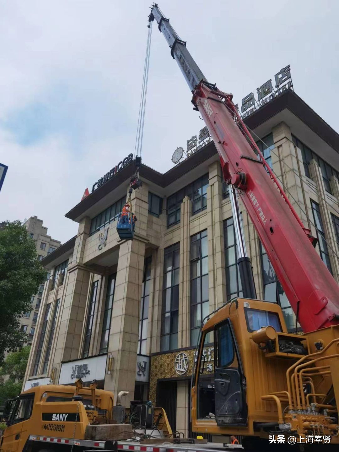 天际线广告招牌,都市天际线广告怎么挂到建筑顶部