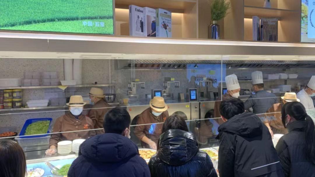 年轻人不想进工厂要进就进餐饮店,年轻人都不想进厨房了