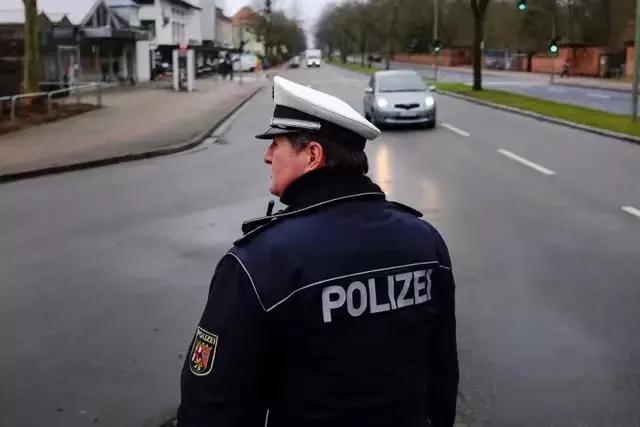 出国旅游如何办国际驾照,中国人出国怎么用国际驾照