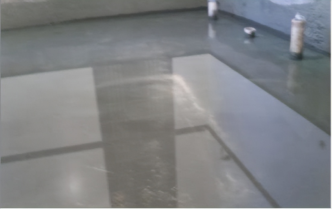 住在楼顶漏水应该找谁处理,楼顶太阳能漏水导致楼顶损坏漏水