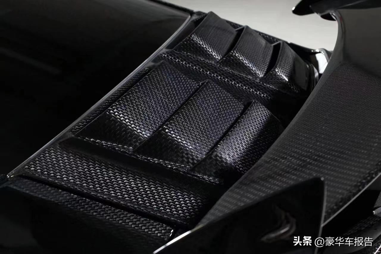 全球顶流商务车的对决!BRABUS和TOPCAR,选双B徽章还是大白鲨?