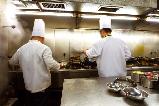 家暴和出轨绝对不能容忍,出轨与家暴零容忍