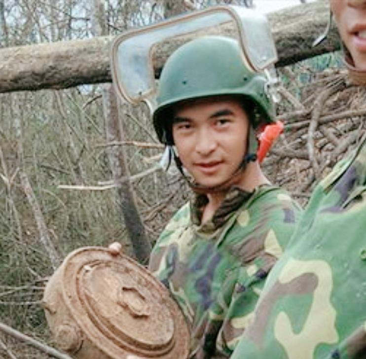 排雷英雄杜富国事迹,排雷英雄杜富国八一勋章视频