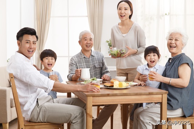 我,出20000元让帮我带孩子5年的父母出去旅游,失业老公不高兴了