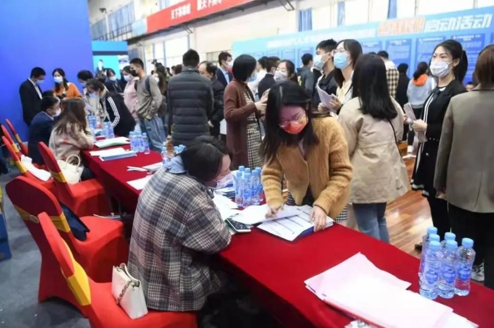 我国收入高的7大国企,不仅工作轻松还给落实户口,赶超公务员