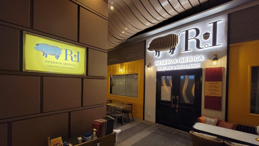 香港疫情未到高峰,个案还在蹭蹭上涨,专家建议寻求内地协助