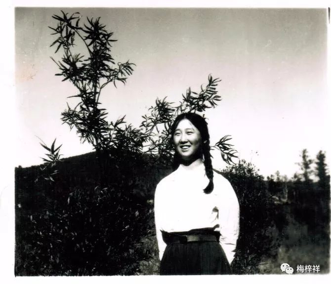 战友作品:“北极”女兵(黄爱明)梅梓祥