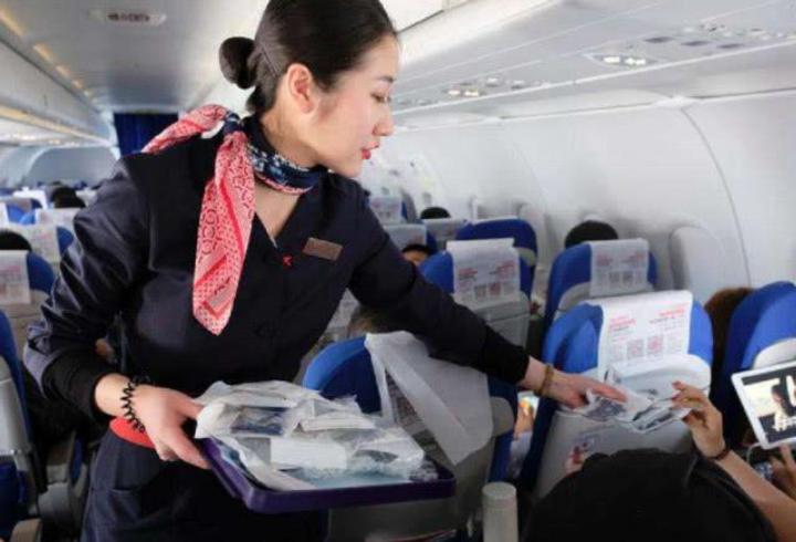 飞机上3项免费服务,坐飞机提供哪些服务是免费的