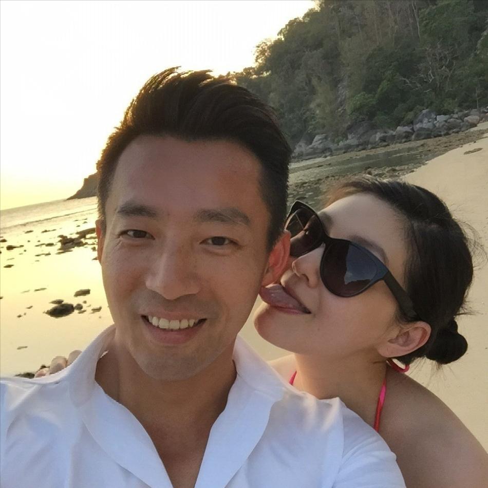 讲颜色笑话、坐政客大腿，一家“4位奇女子”，大小S背后的成名史