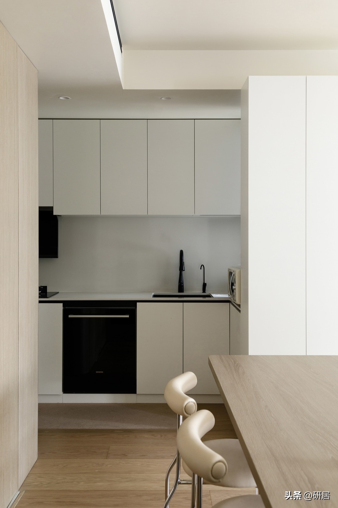 她舍弃一间房，入住发现真是太爽了，全屋简洁温馨，生活快乐美好