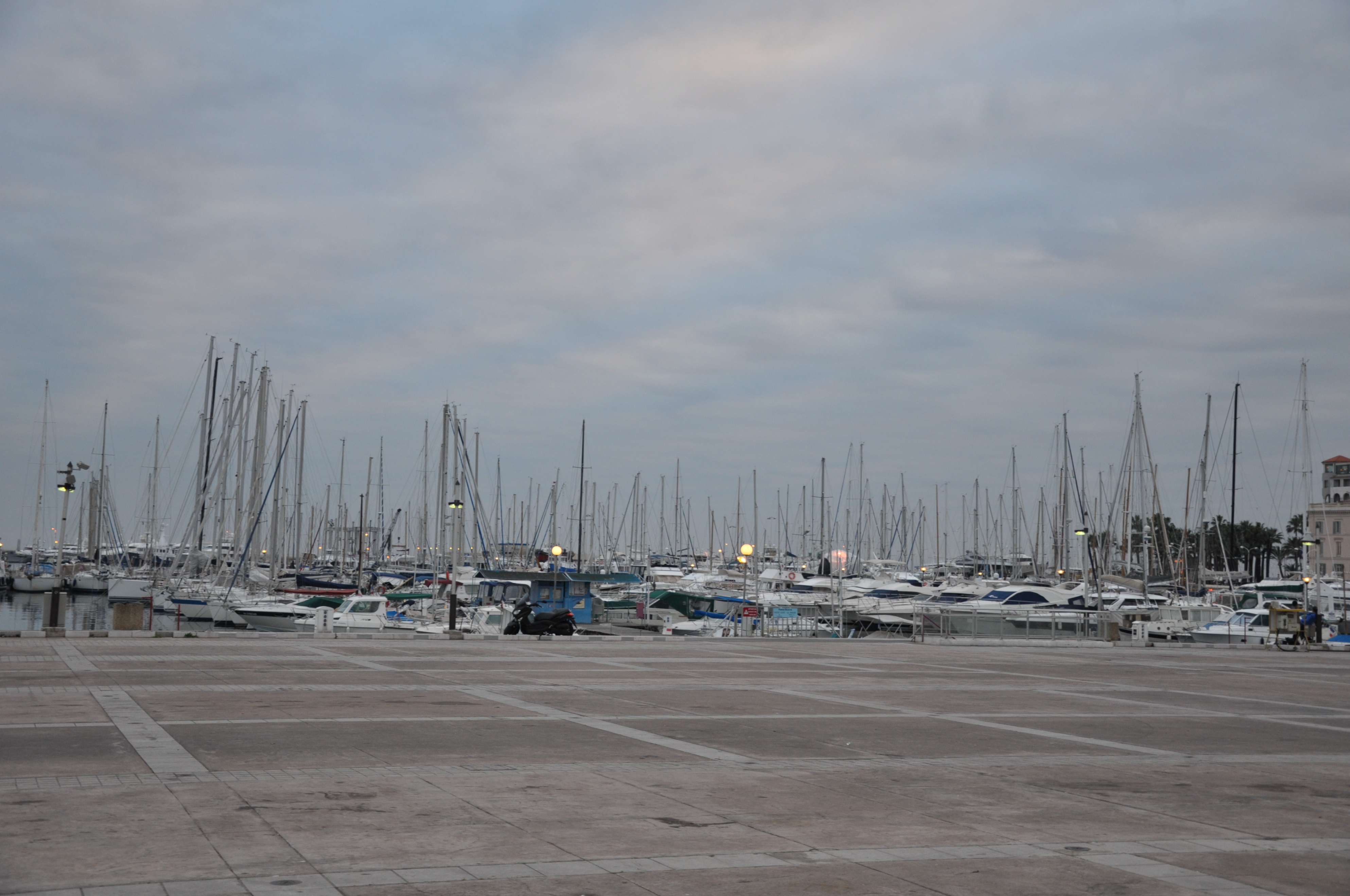 戛纳小城,戛纳电影节出现美丽的风景线