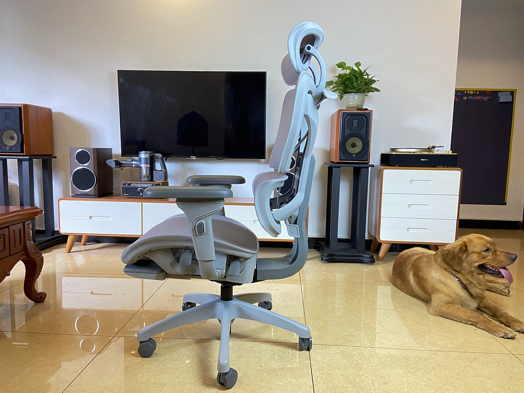 这是一把将护腰做到极致的人体工学椅，网易严选工程师系列体验