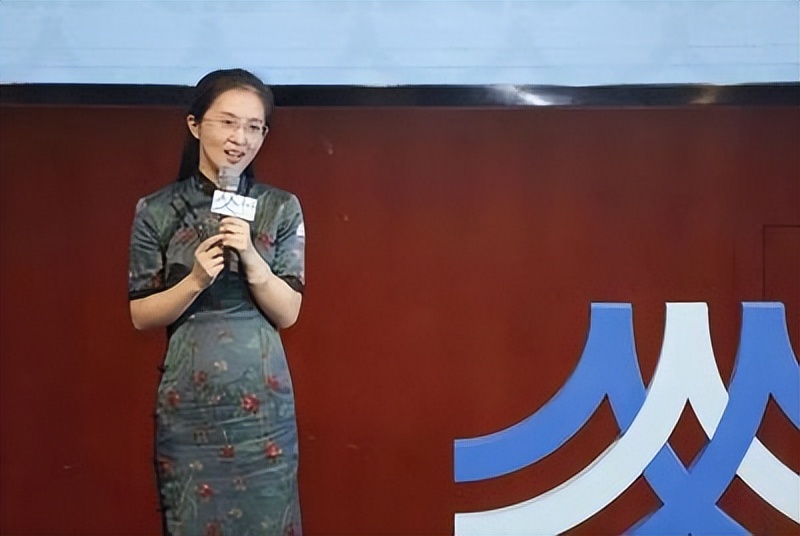 旗袍老师胡红梅,胡红梅老师事件过程