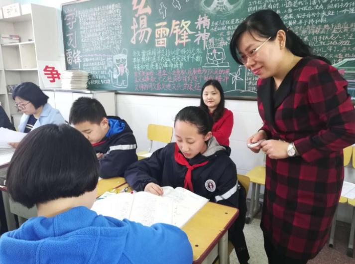 一乡村女老师详列收入支出辞职，校长哑口无言，却遭到网友嘲讽