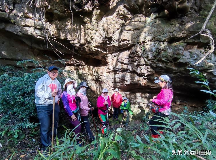 逛天坑、探叮呤当啷洞，去昆明安宁徒步，总有很多惊喜
