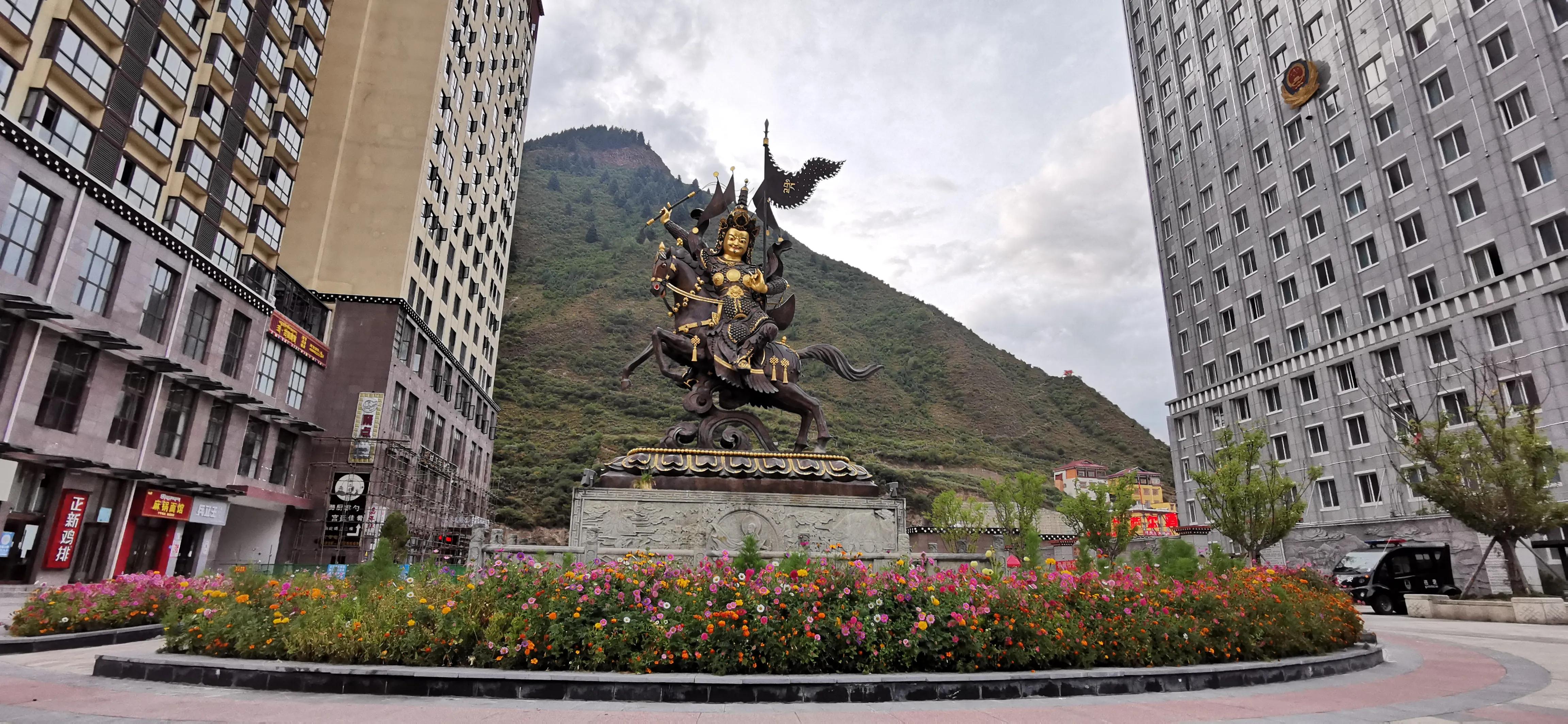 甘孜州最美风景在路上,金秋的甘孜州