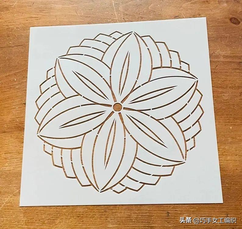 她用粗细不同的铅笔，棉签，牙签，筷子…竟把家里的旧物翻了个新