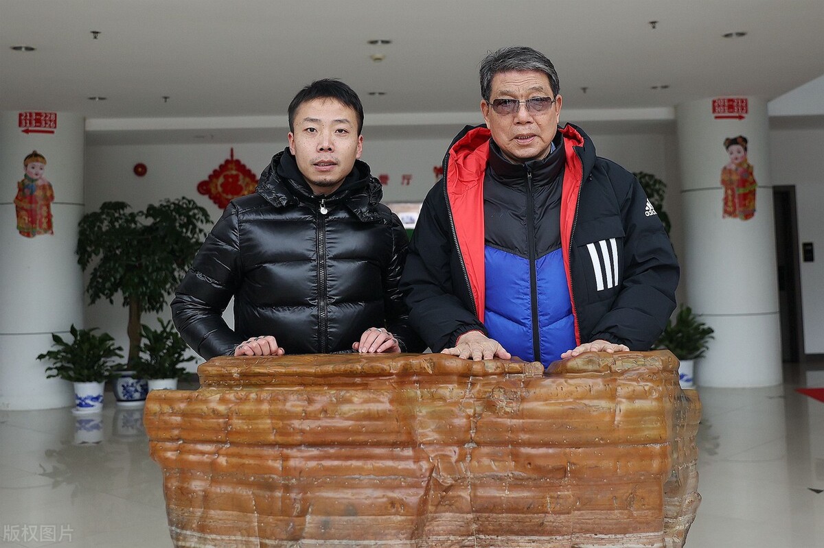 谢晖前往崇明岛看望恩师徐根宝,谢晖谈大连足球俱乐部