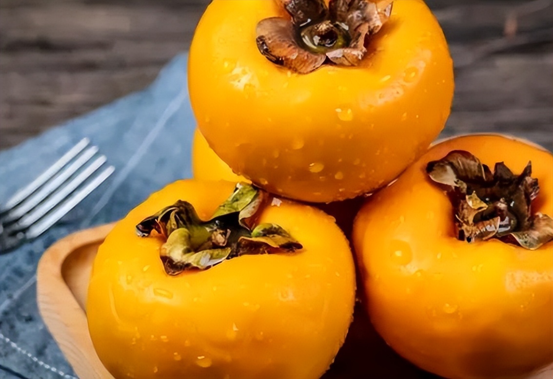 女人来例假千万别吃八种水果,例假来了千万别碰3种水果