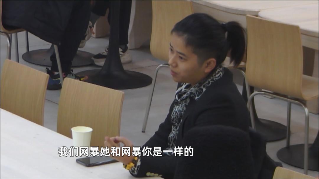 当目睹有人胁迫购买网络*力暴**，男士霸气赶人：我就数三个数！