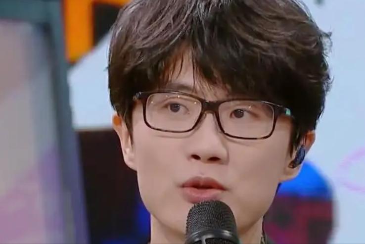 许嵩曾经火遍全国的网络歌手,许嵩能成为三大巨头的原因